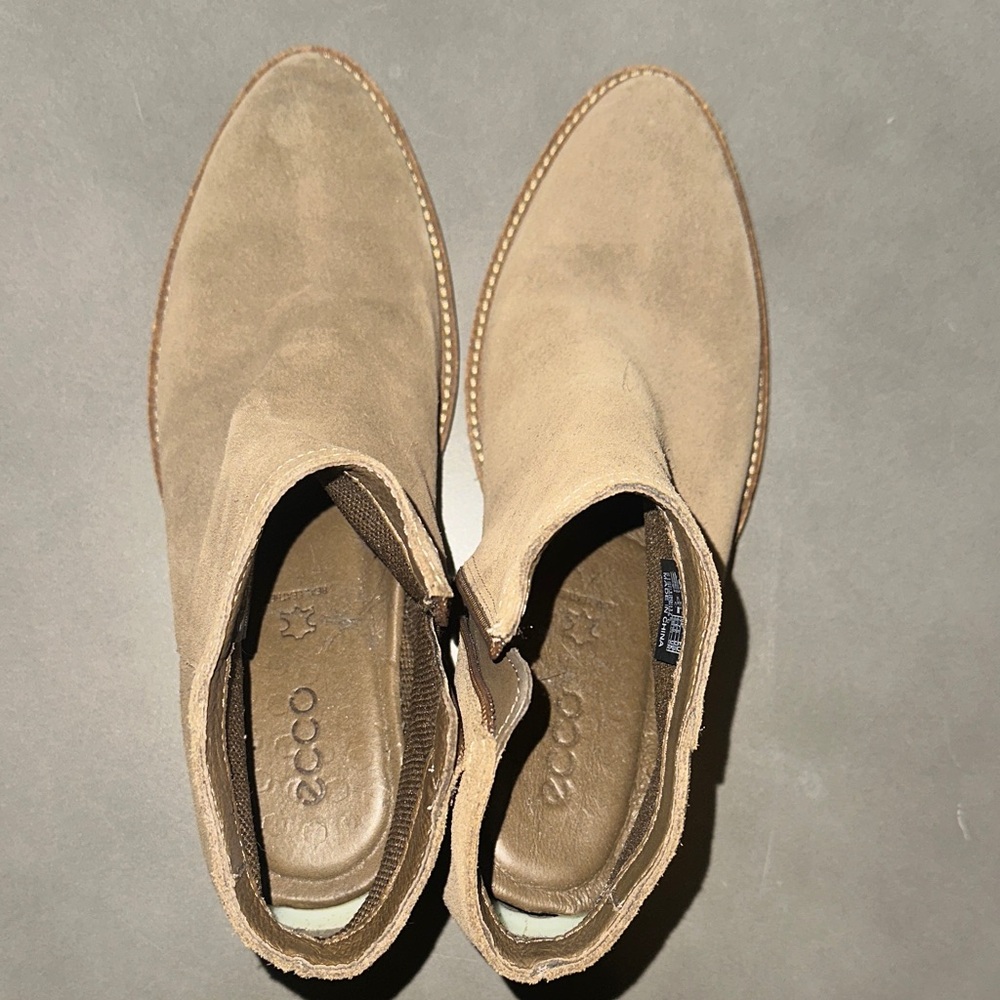 Ecco Women’s Brown Suede Boots